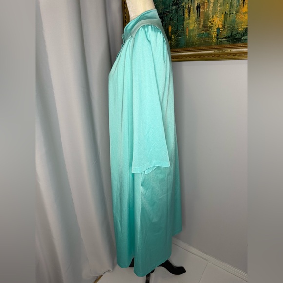 Vintage Robe - Picture 4 of 10